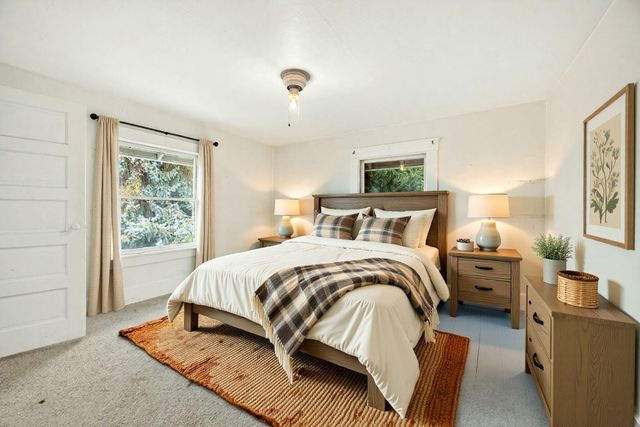 811 NW 5th Street, Grants Pass, OR 97526