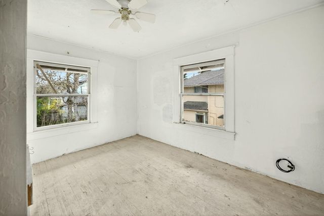 811 NW 5th Street, Grants Pass, OR 97526