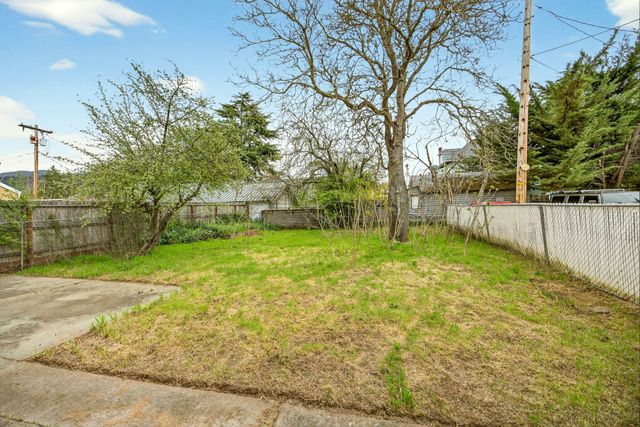 811 NW 5th Street, Grants Pass, OR 97526