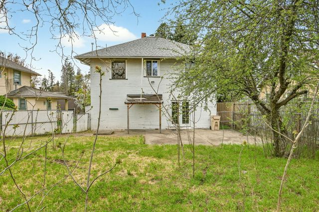 811 NW 5th Street, Grants Pass, OR 97526