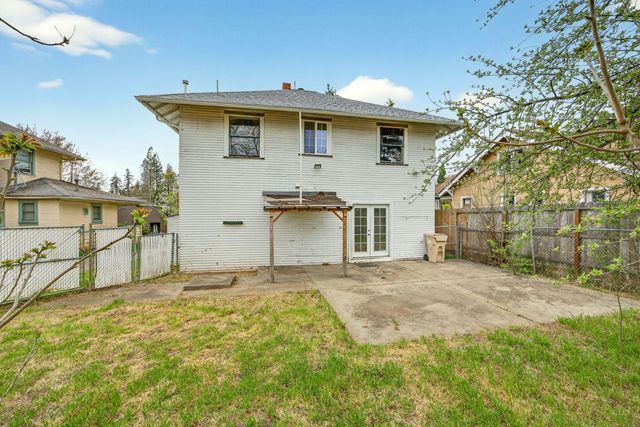 811 NW 5th Street, Grants Pass, OR 97526