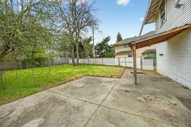 811 NW 5th Street, Grants Pass, OR 97526