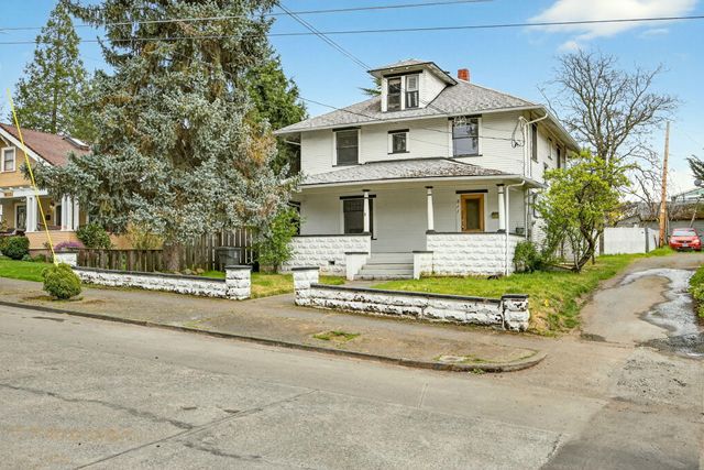 811 NW 5th Street, Grants Pass, OR 97526