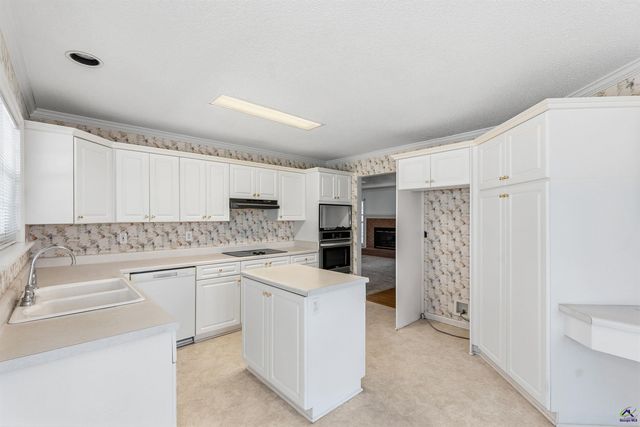 8278 Lower Thomaston Rd, Macon, GA 31022