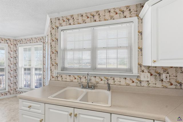 8278 Lower Thomaston Rd, Macon, GA 31022