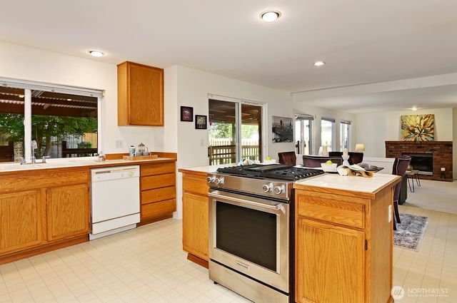 4313 NE 6th Court, Renton, WA 98059