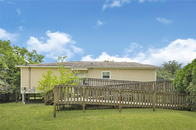 2329 Avenue D, San Leon, TX 77539