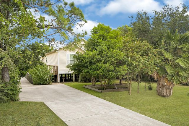 2329 Avenue D, San Leon, TX 77539