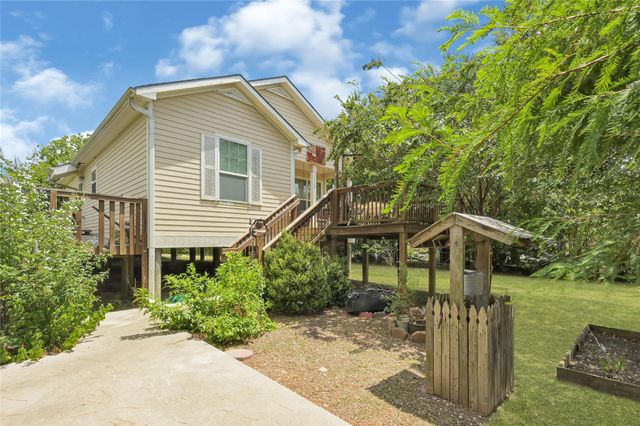2329 Avenue D, San Leon, TX 77539