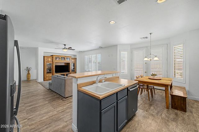 2217 W ALICIA Drive, Phoenix, AZ 85041