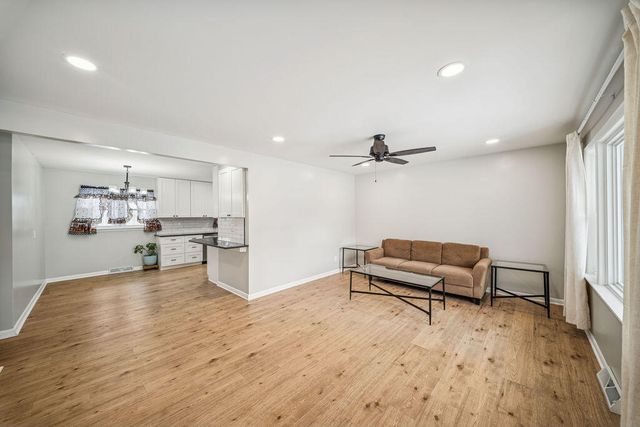 8450 Kraay Avenue, Munster, IN 46321