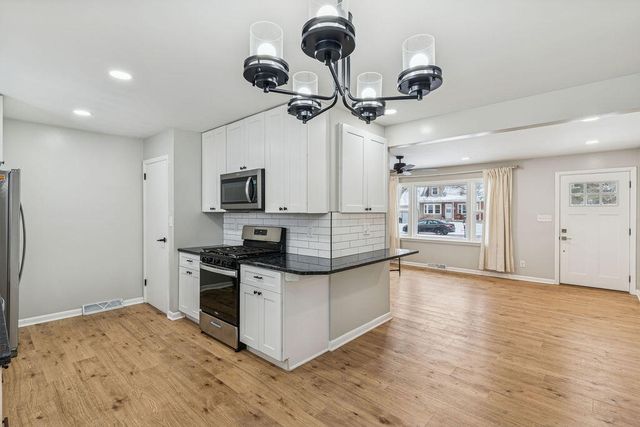 8450 Kraay Avenue, Munster, IN 46321