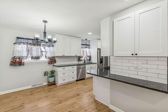 8450 Kraay Avenue, Munster, IN 46321