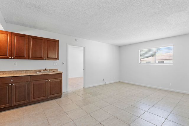 2054 NW 43RD Terrace 4, Lauderhill, FL 33313
