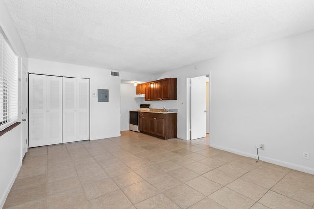 2054 NW 43RD Terrace 4, Lauderhill, FL 33313