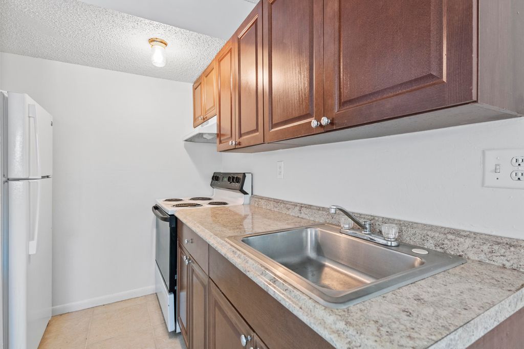 2054 NW 43RD Terrace 4, Lauderhill, FL 33313