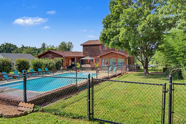 105 Sonoma Dr, Lafayette, TN 37083