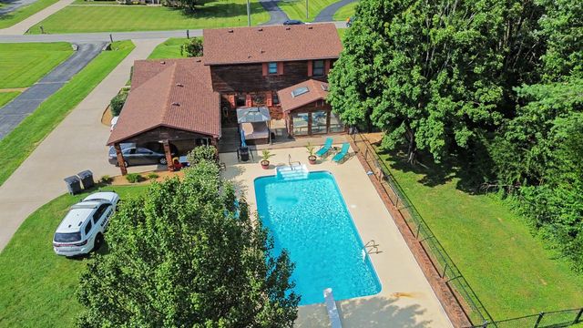 105 Sonoma Dr, Lafayette, TN 37083