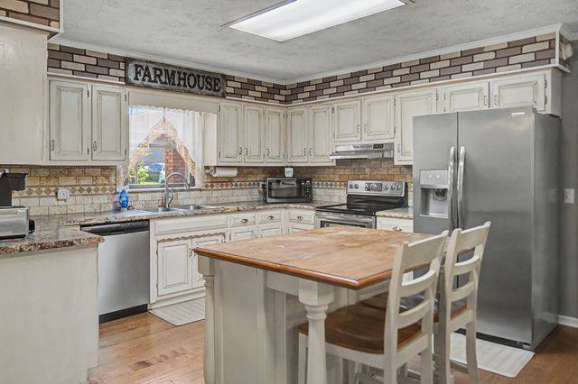 105 Sonoma Dr, Lafayette, TN 37083