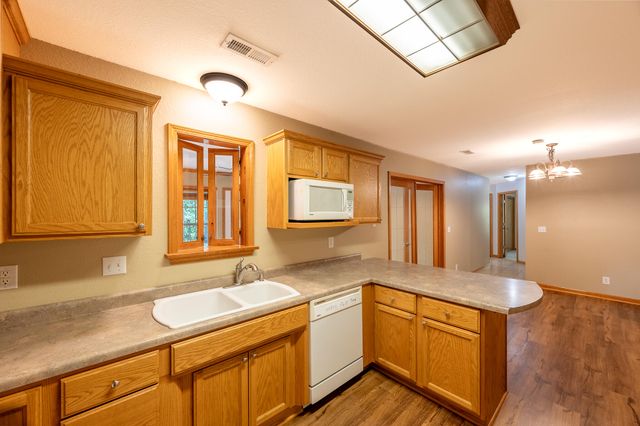 17180 N CROWNVIEW DR, Centralia, MO 65240