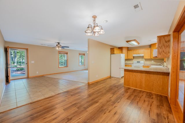 17180 N CROWNVIEW DR, Centralia, MO 65240