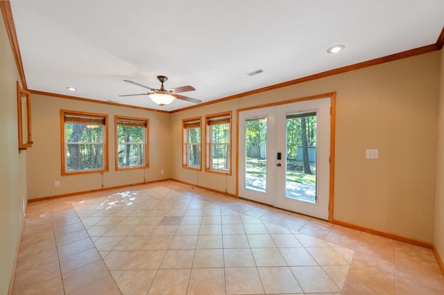 17180 N CROWNVIEW DR, Centralia, MO 65240