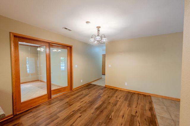 17180 N CROWNVIEW DR, Centralia, MO 65240