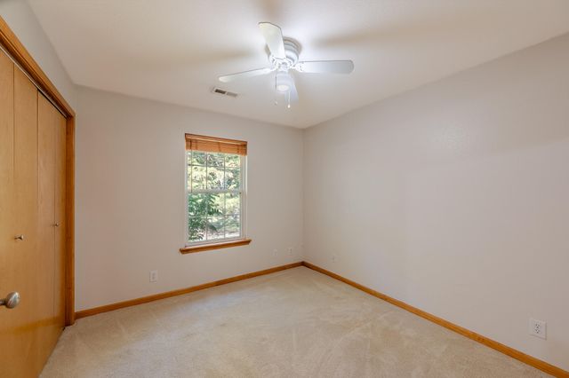 17180 N CROWNVIEW DR, Centralia, MO 65240