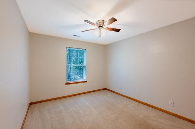 17180 N CROWNVIEW DR, Centralia, MO 65240