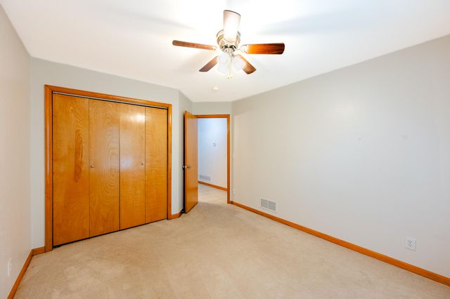 17180 N CROWNVIEW DR, Centralia, MO 65240