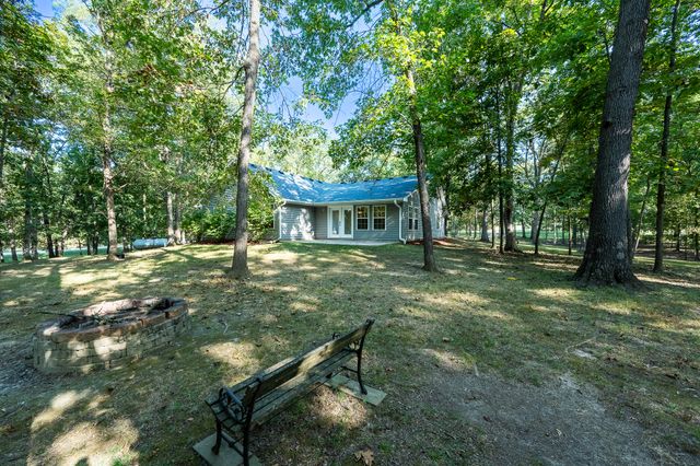 17180 N CROWNVIEW DR, Centralia, MO 65240