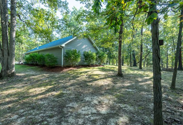 17180 N CROWNVIEW DR, Centralia, MO 65240