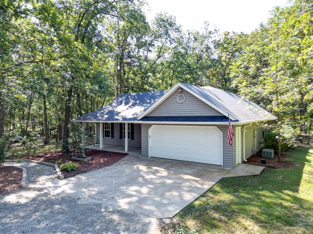17180 N CROWNVIEW DR, Centralia, MO 65240