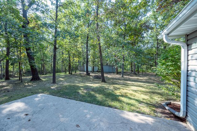 17180 N CROWNVIEW DR, Centralia, MO 65240