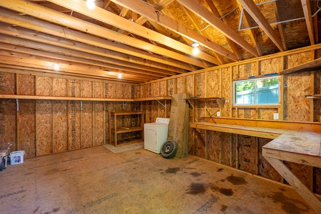 17180 N CROWNVIEW DR, Centralia, MO 65240