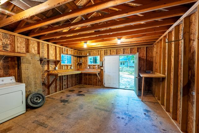 17180 N CROWNVIEW DR, Centralia, MO 65240
