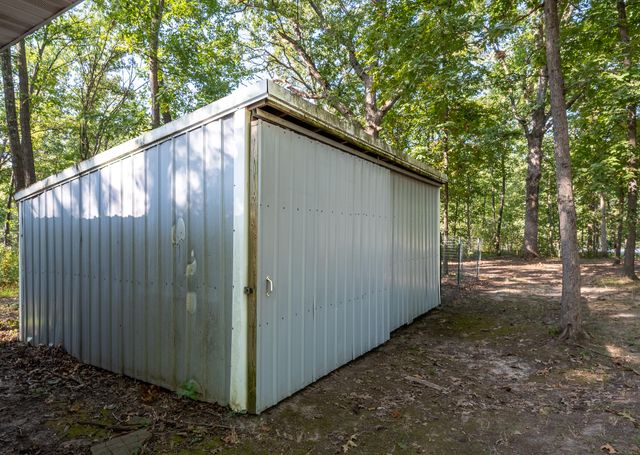17180 N CROWNVIEW DR, Centralia, MO 65240