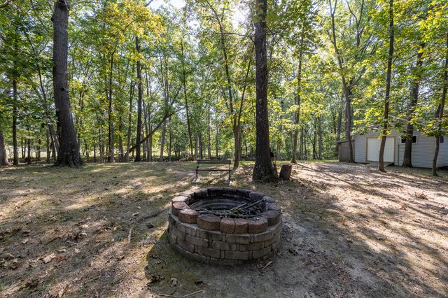 17180 N CROWNVIEW DR, Centralia, MO 65240
