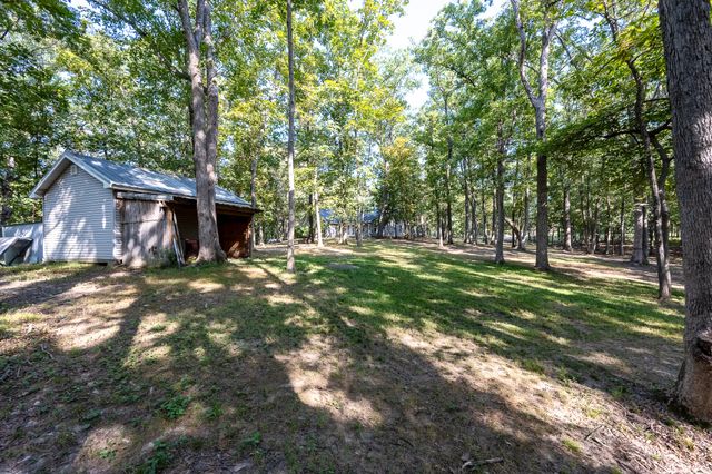 17180 N CROWNVIEW DR, Centralia, MO 65240