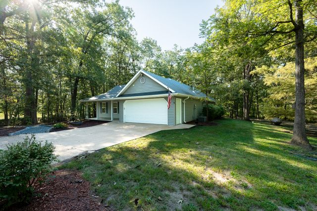 17180 N CROWNVIEW DR, Centralia, MO 65240