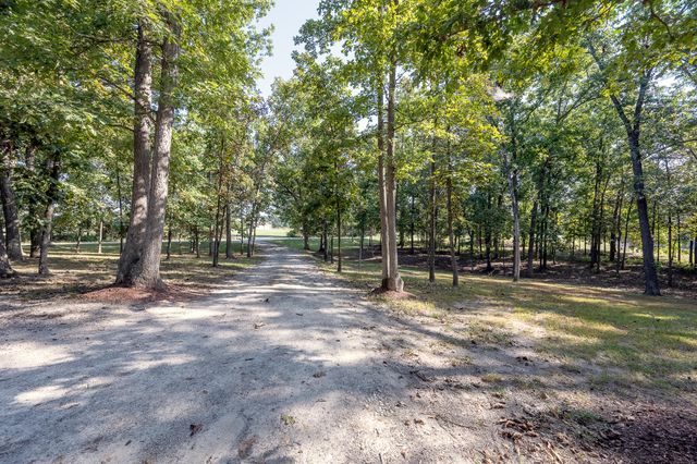 17180 N CROWNVIEW DR, Centralia, MO 65240
