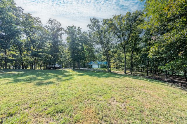 17180 N CROWNVIEW DR, Centralia, MO 65240