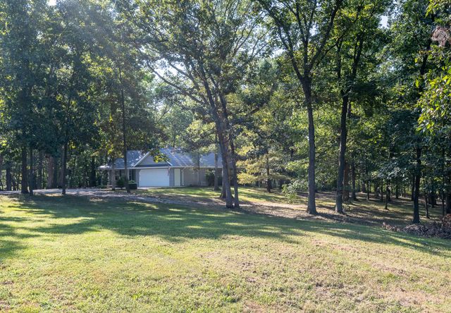 17180 N CROWNVIEW DR, Centralia, MO 65240