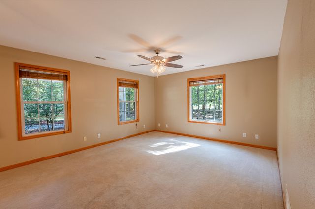 17180 N CROWNVIEW DR, Centralia, MO 65240