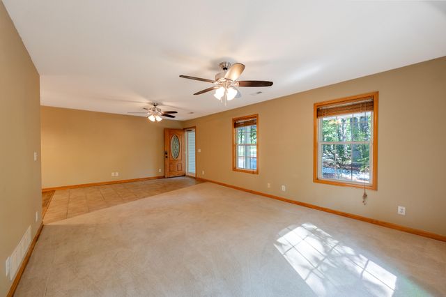 17180 N CROWNVIEW DR, Centralia, MO 65240