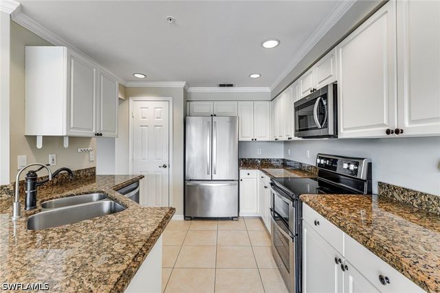 7756 Gardner DR 102, Naples, FL 34108