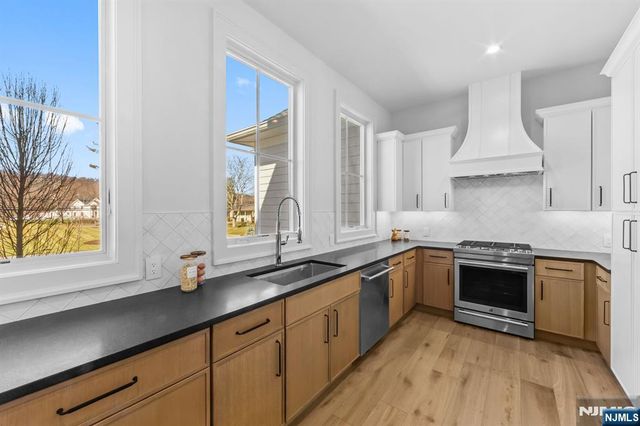 309 Green Ridge Road, Franklin Lakes, NJ 07417