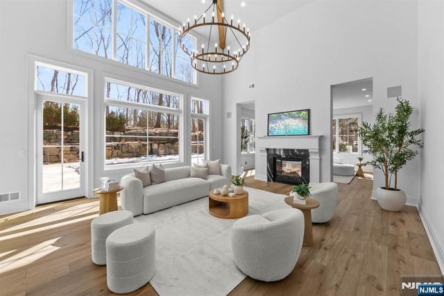 309 Green Ridge Road, Franklin Lakes, NJ 07417