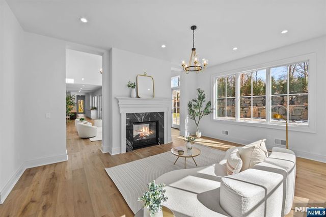 309 Green Ridge Road, Franklin Lakes, NJ 07417