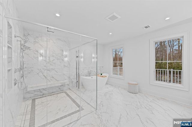 309 Green Ridge Road, Franklin Lakes, NJ 07417